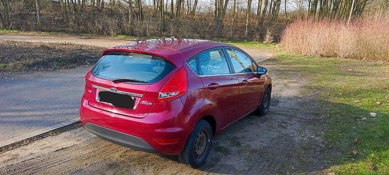 Gebraucht Ford Fiesta Titanium 75 PS (55 kW) 2010 Rot Kleinwagen