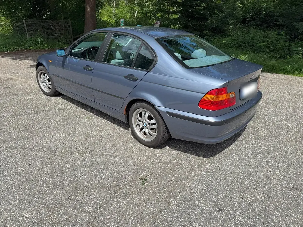Gebraucht BMW 320 150 PS (110 kW) 2002 Blau Limousine
