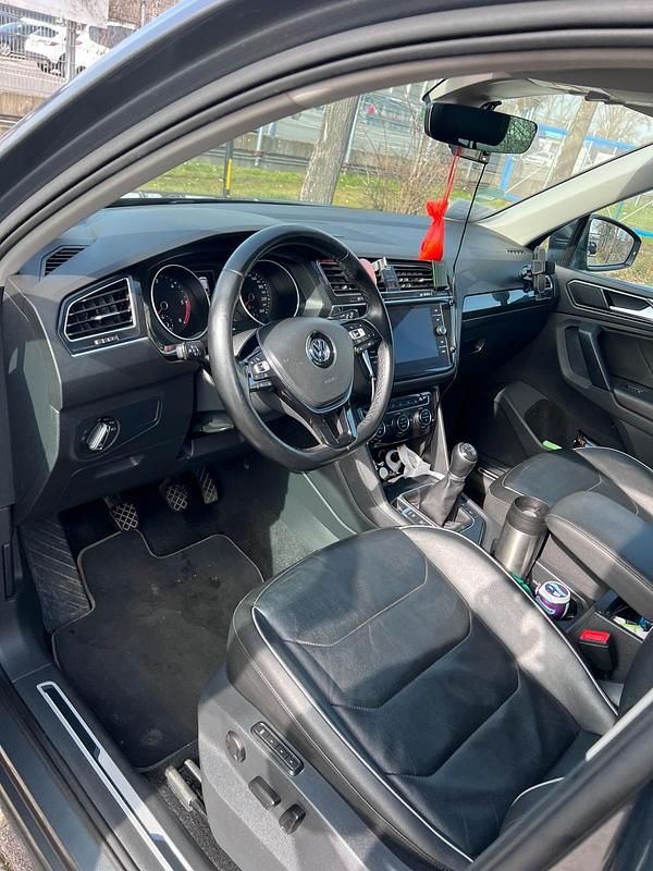 Gebraucht VW Tiguan Highline 150 PS (110 kW) 2018 Grau SUV
