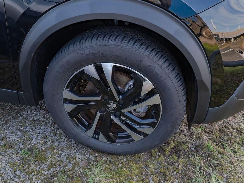 Gebraucht Peugeot e-2008 Allure 100 kW (136 PS) 2021 Schwarz / SUV