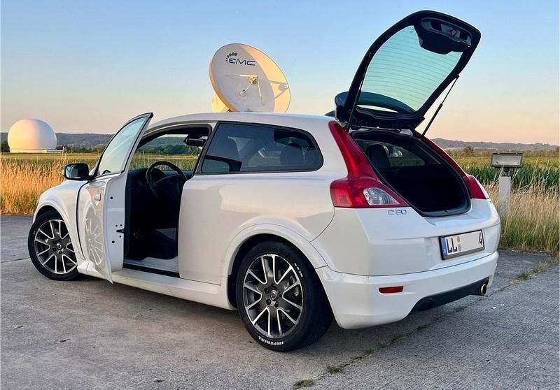 Weiß Gebraucht 2007 Volvo C30 R-Design Kleinwagen | 6.499 € (Teuer) - Bild 1/4