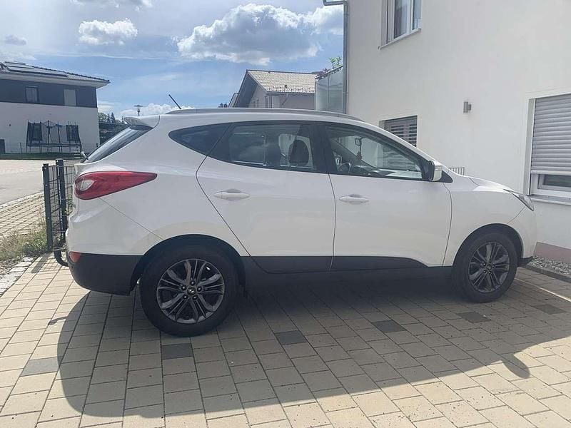 Weiß Gebraucht 2014 Hyundai ix35 Edition SUV | 9.999 € (Fairer Preis) - Bild 1/4