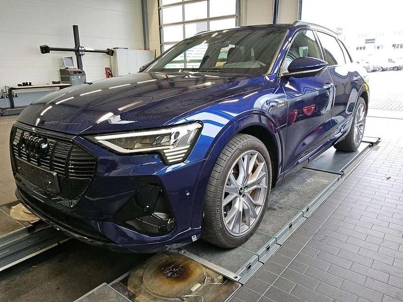Navarrablau metallic Gebraucht 2022 Audi e-tron S-Line SUV | 42.925 € (Fairer Preis) - Bild 1/2
