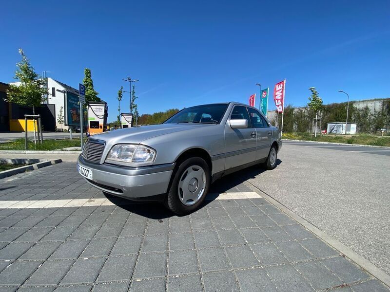 Silber Gebraucht 1996 Mercedes C180 Elegance Limousine | 2.499 € (Guter Preis) - Bild 1/4