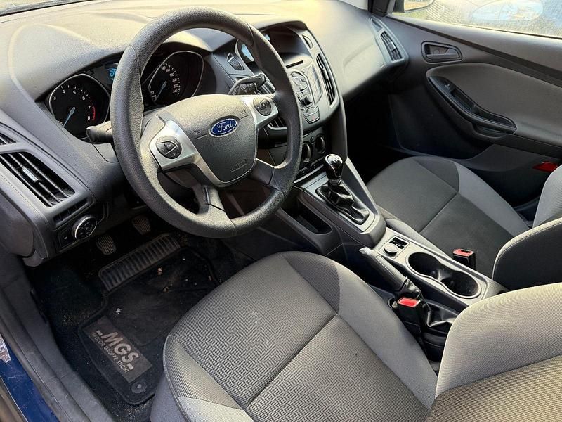 Gebraucht Ford Focus Ambiente 101 PS (74 kW) 2014 Blau Kombi