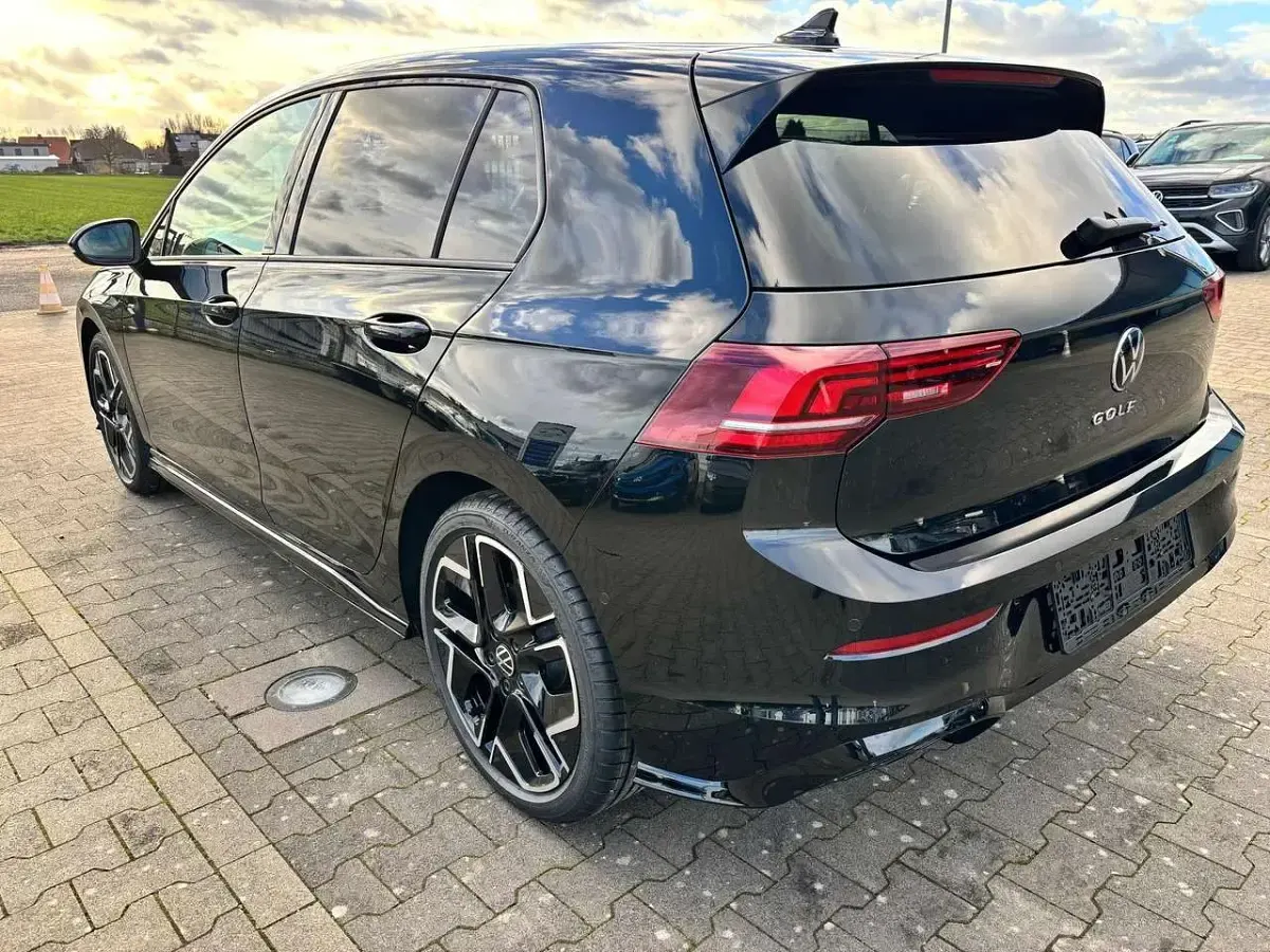 Nowe VW Golf VIII Pro 150 KM (110 kW) 2025 Wählbar Sedan/Limuzyna