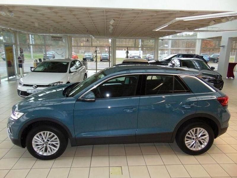 Gebraucht VW T-Roc Life 150 PS (110 kW) 2024 Blau SUV