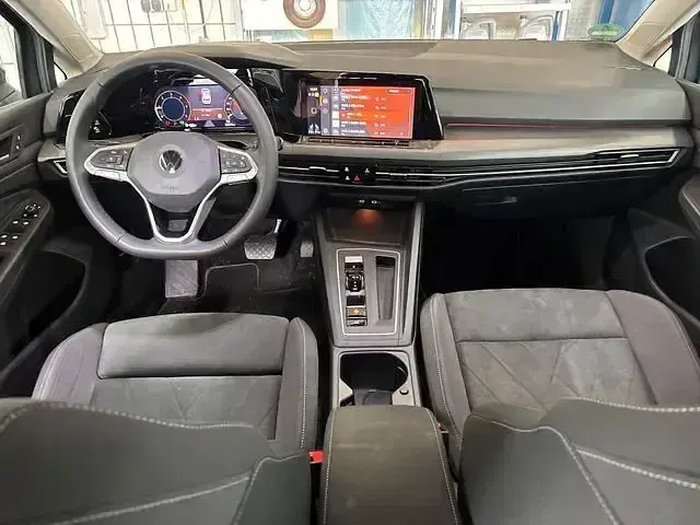 Gebraucht VW Golf VIII Style 150 PS (110 kW) 2022 Grau Limousine