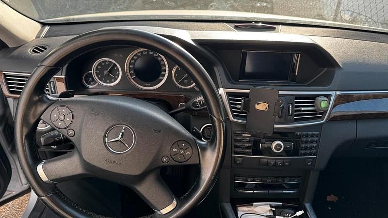 Gebraucht Mercedes E220 2011 Grau Limousine