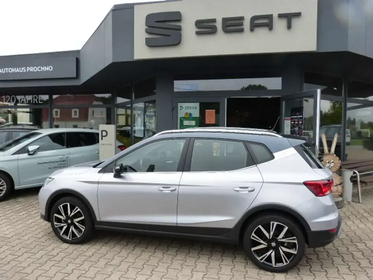 Gebraucht Seat Arona Xperience 110 PS (80 kW) 2023 Urban silber metallic SUV