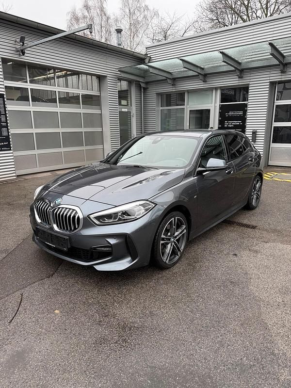 Grau Gebraucht 2019 BMW 120 M Sport Kleinwagen | 20.900 € (Fairer Preis) - Bild 1/4