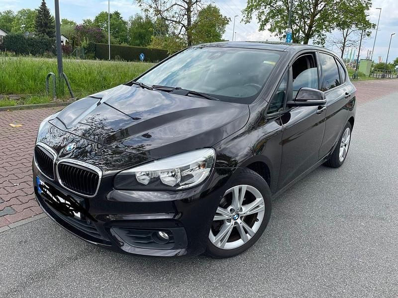Braun Gebraucht 2015 BMW 218 Active Tourer M Sport Van / Kleinbus | 12.600 € (Fairer Preis) - Bild 1/4