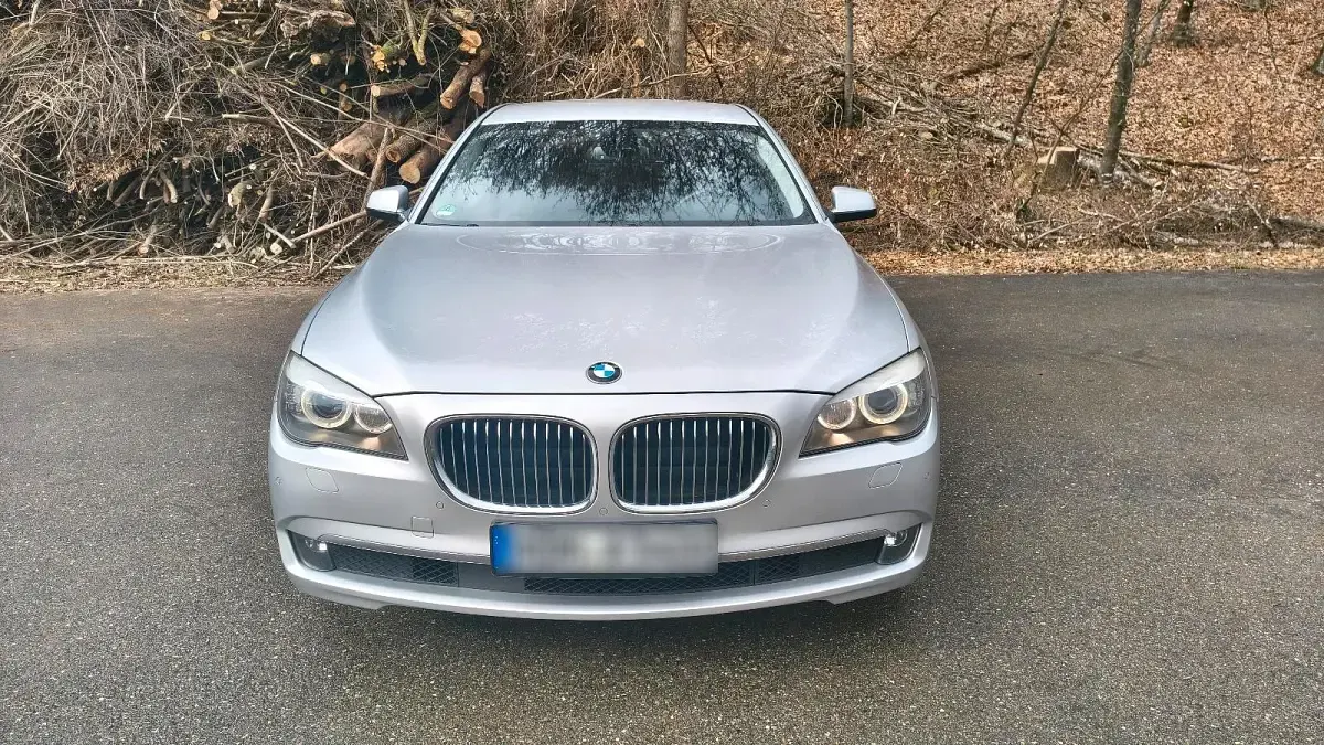 Gebraucht BMW 730 245 PS (180 kW) 2011 Silber Limousine