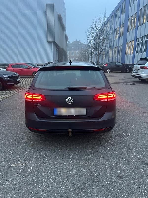 Gebraucht VW Passat 120 PS (88 kW) 2019 Grau Kombi