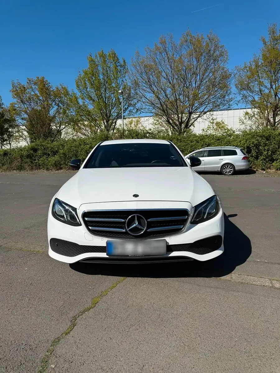 Gebraucht Mercedes E200 Avantgarde 150 PS (110 kW) 2020 Weiß Limousine