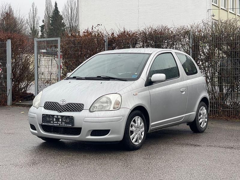 Silber Gebraucht 2004 Toyota Yaris Limousine | 3.999 € (Etwas zu teuer) - Bild 1/4