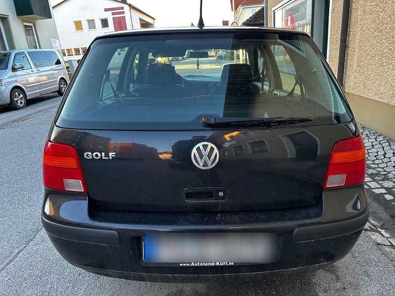 Gebraucht VW Golf IV 75 PS (55 kW) 2002 Schwarz Kleinwagen