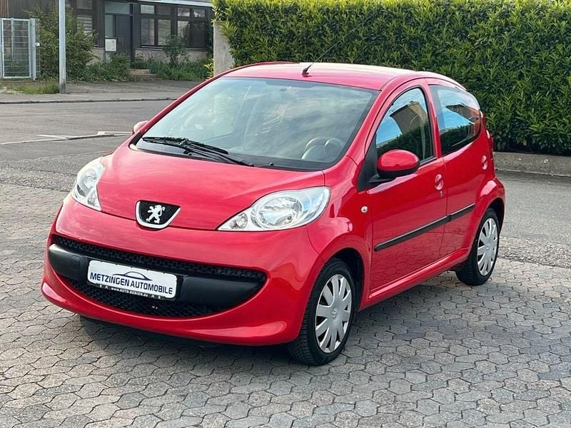 Rot Gebraucht 2008 Peugeot 107 Filou Kleinwagen | 1.899 € (Fairer Preis) - Bild 1/4