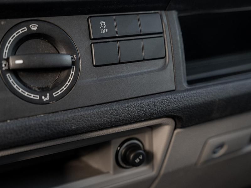 Usado VW Transporter 102 HP (75 kW) 2019 Verde Van