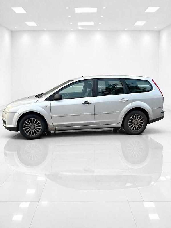 Usata Ford Focus 101 CV (74 kW) 2007 Grigio Station wagon