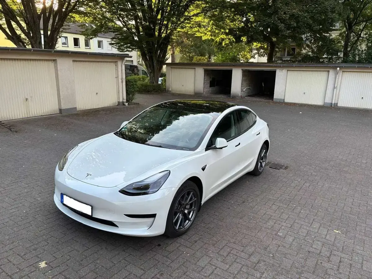 Gebraucht Tesla Model 3 RWD 208 kW (283 PS) 2023 Weiß Limousine