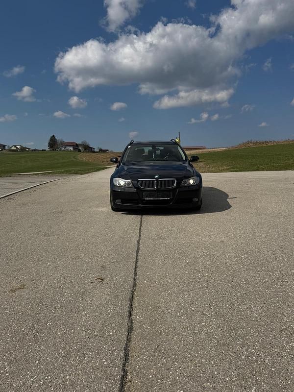 Gebraucht BMW 325 197 PS (144 kW) 2007 Schwarz Kombi