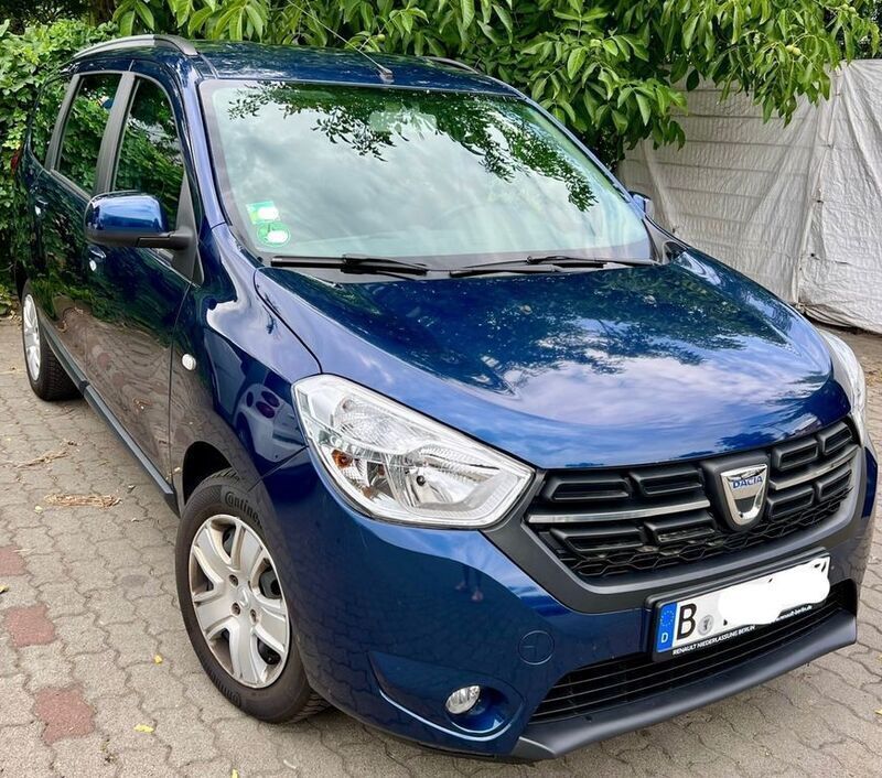 Blau Gebraucht 2018 Dacia Lodgy Lauréate Van / Kleinbus | 7.800 € (Superpreis) - Bild 1/4