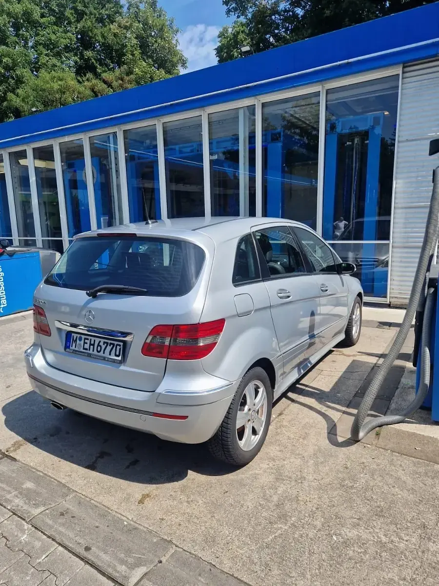 Gebraucht Mercedes B200 136 PS (100 kW) 2008 Silber Van / Kleinbus