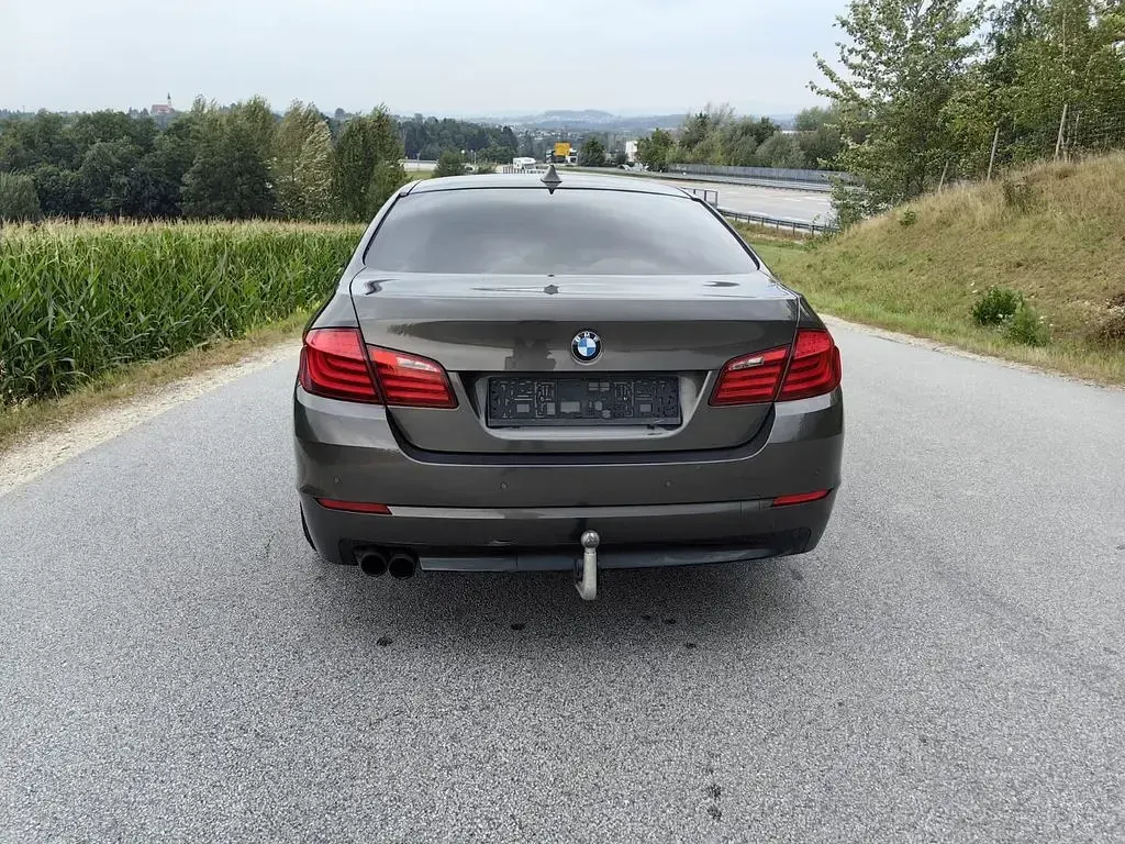 Gebraucht BMW 523 204 PS (150 kW) 2011 Braun Limousine
