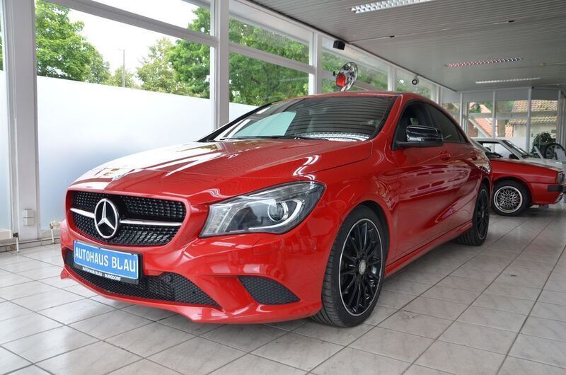 Rot Gebraucht 2015 Mercedes CLA200 AMG Limousine | 17.990 € (Fairer Preis) - Bild 1/4