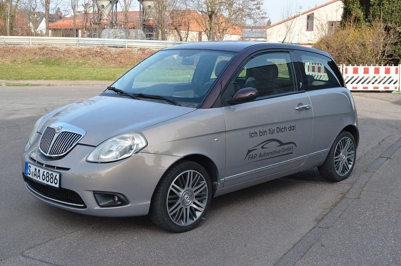 Gebraucht Lancia Ypsilon 95 PS (69 kW) 2007 Sironi perlmutt/bordeaux Kleinwagen