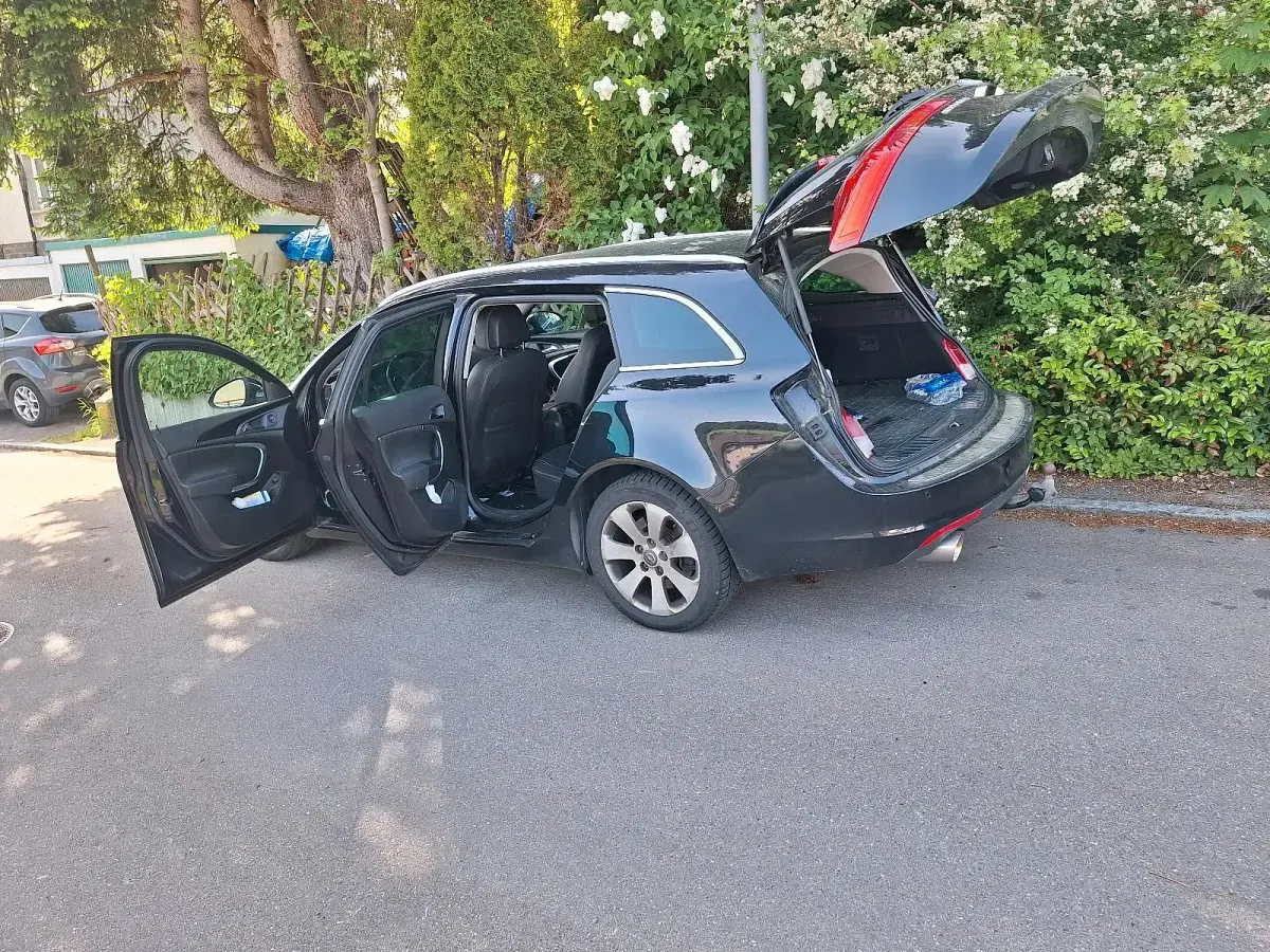 Używany Opel Insignia 260 KM (191 kW) 2009 Czarny Kombi