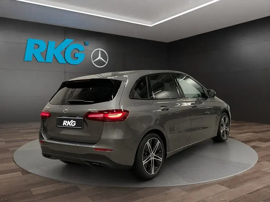 Gebraucht Mercedes B200 Progressive 163 PS (119 kW) 2026 Grau Kleinwagen