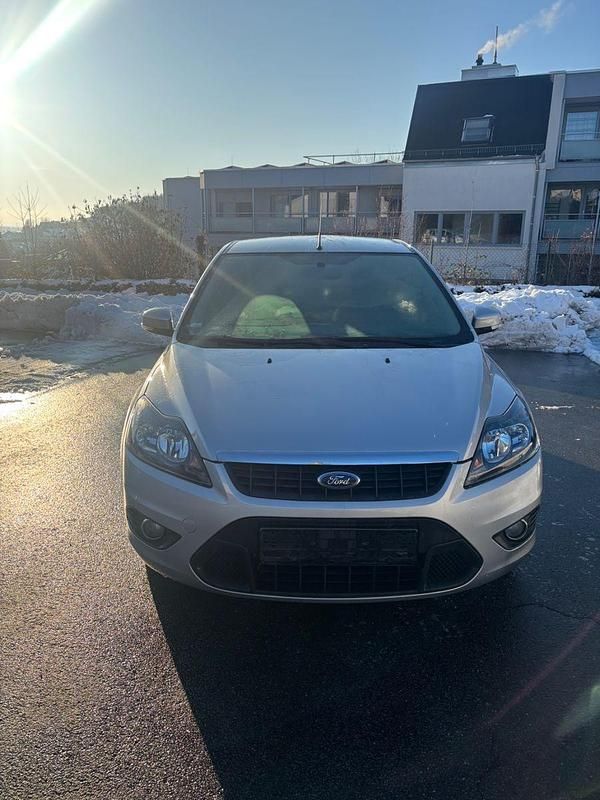 Silber Gebraucht 2010 Ford Focus Kleinwagen | 4.699 € (Fairer Preis) - Bild 1/4