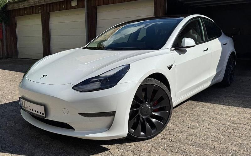 Weiß Gebraucht 2022 Tesla Model 3 Performance Limousine | 28.800 € (Guter Preis) - Bild 1/4