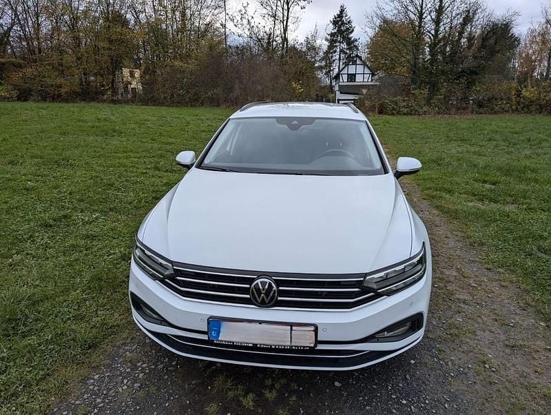 Gebraucht VW Passat Business 150 PS (110 kW) 2023 Weiß Kombi
