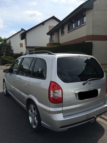 Gebraucht Opel Zafira Edition 147 PS (108 kW) 2004 Silber metallic Van / Kleinbus