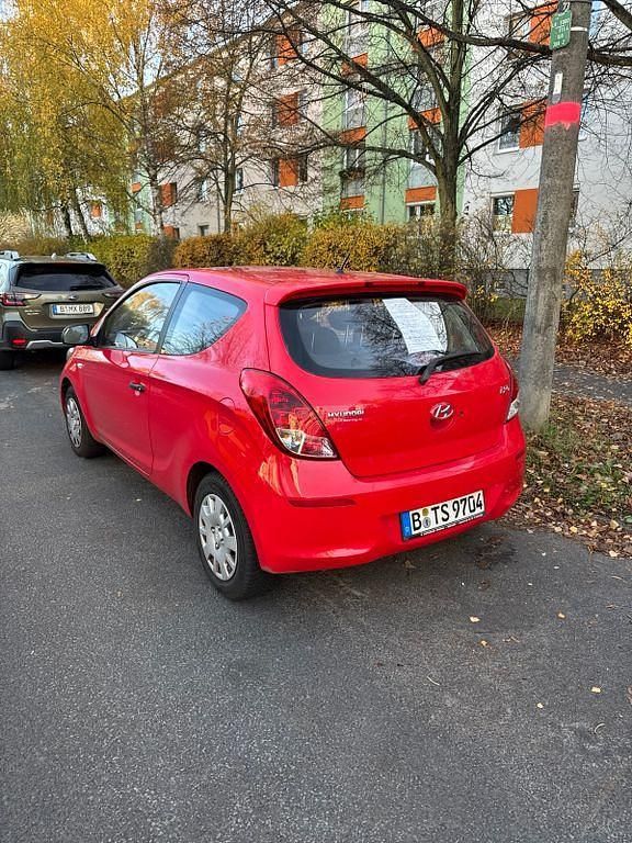 Gebraucht Hyundai i20 Classic 86 PS (63 kW) 2012 Rot Kleinwagen