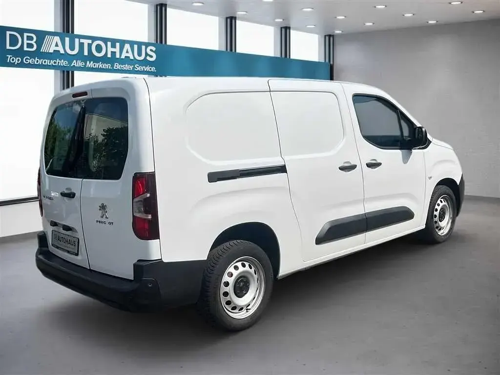 Gebraucht Peugeot Partner Premium 102 PS (75 kW) 2023 Weiß Van / Kleinbus