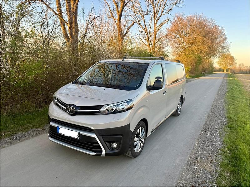 Grau Gebraucht 2018 Toyota Proace Van | 17.500 € - Bild 1/4