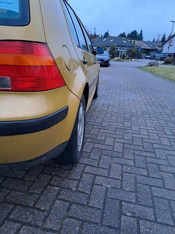 Gebraucht VW Golf III 75 PS (55 kW) 1999 Gold Limousine