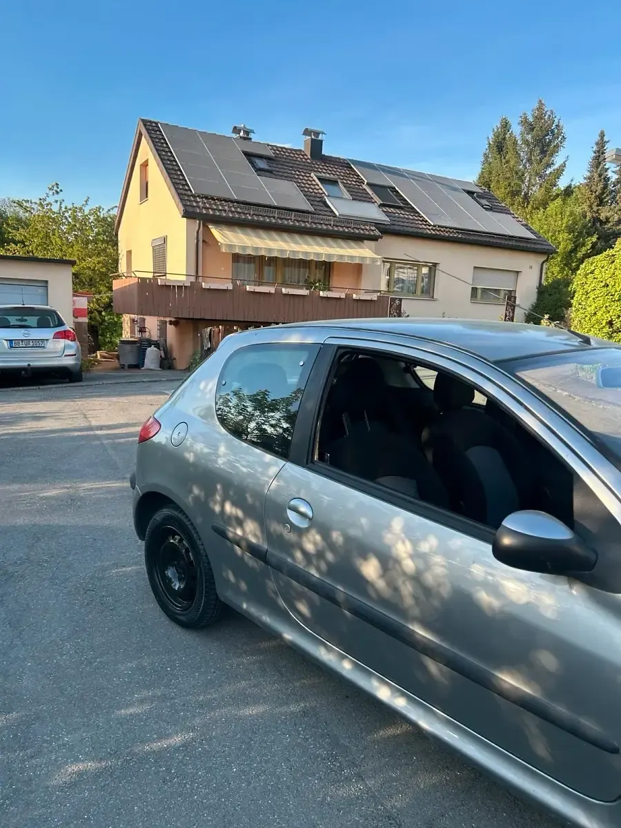 Gebraucht Peugeot 206 60 PS (44 kW) 2003 Silber Kleinwagen