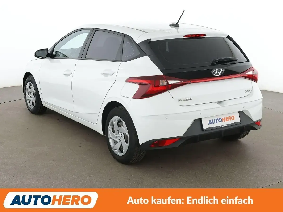 Gebraucht Hyundai i20 Select 84 PS (61 kW) 2022 Weiß Kleinwagen