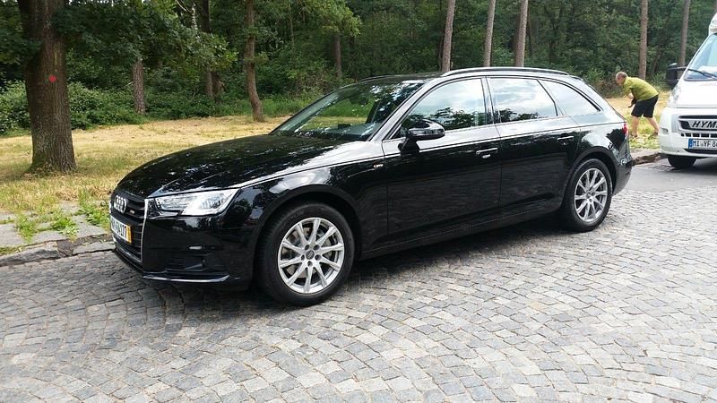 Gebraucht Audi A4 Basis 190 PS (139 kW) 2016 Schwarz Kombi