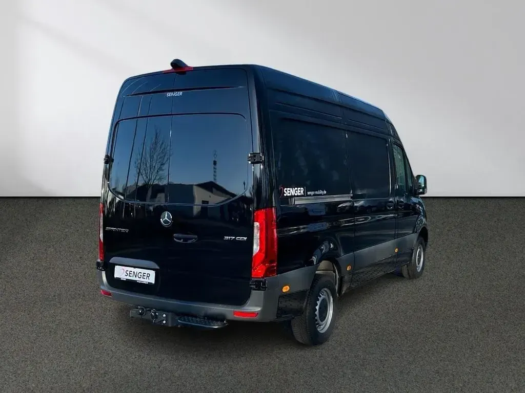 Używany Mercedes Sprinter 170 KM (125 kW) 2026 Czarny Van