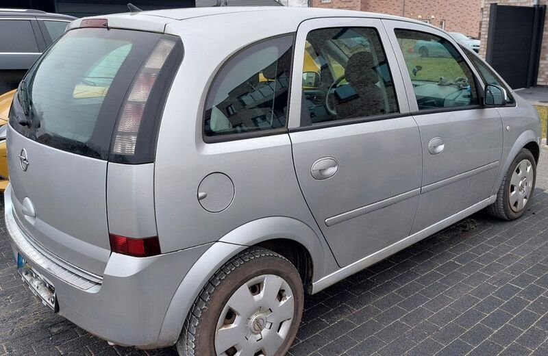 Silber Gebraucht 2006 Opel Meriva Van / Kleinbus | 2.800 € (Etwas zu teuer) - Bild 1/4