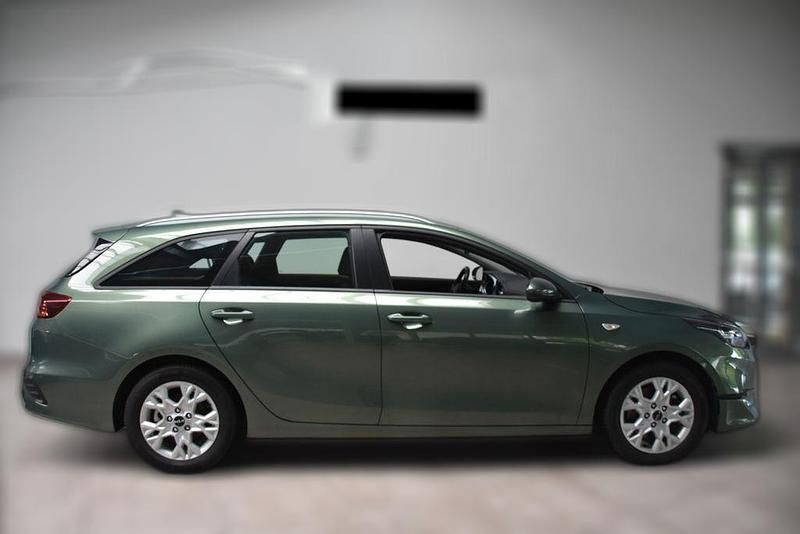 Grün metallic Gebraucht 2023 Kia Ceed Sportswagon Kombi | 18.650 € (Fairer Preis) - Bild 1/4
