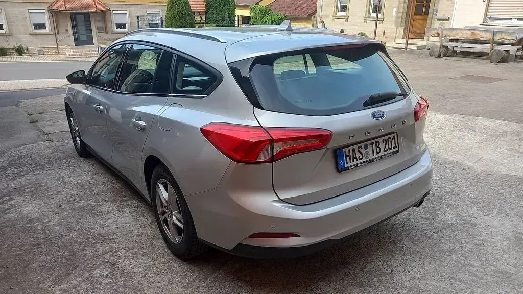 Gebraucht Ford Focus Titanium 120 PS (88 kW) 2019 Silber Limousine