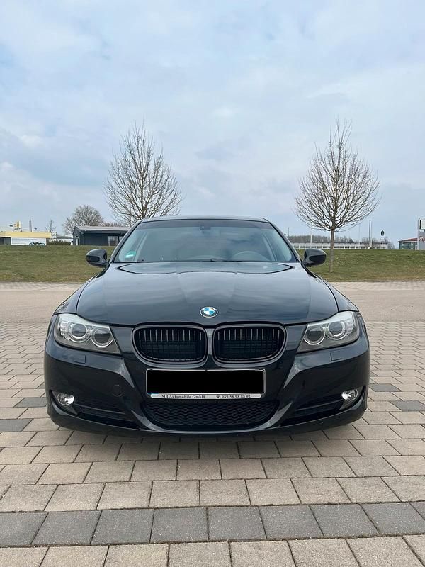 Gebraucht BMW 320 170 PS (125 kW) 2009 Schwarz Limousine
