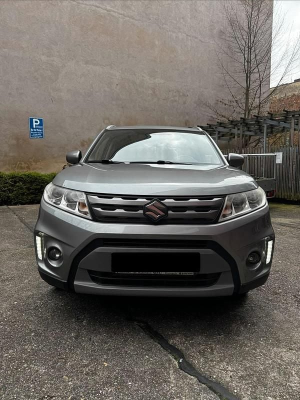 Gebraucht Suzuki Vitara 120 PS (88 kW) 2017 Grau SUV